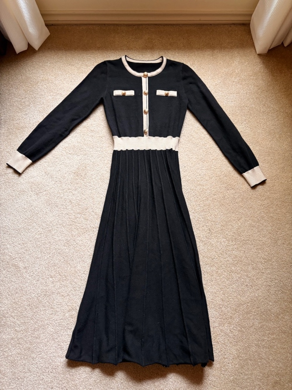Black and Cream Long-Sleeve Knit Dress